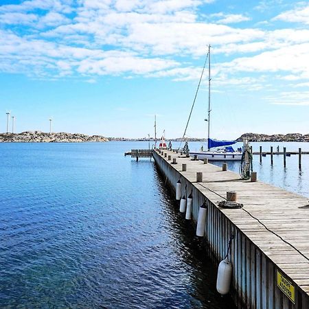2 Person Holiday Home In R Nn Ng Rönnäng Bagian luar foto
