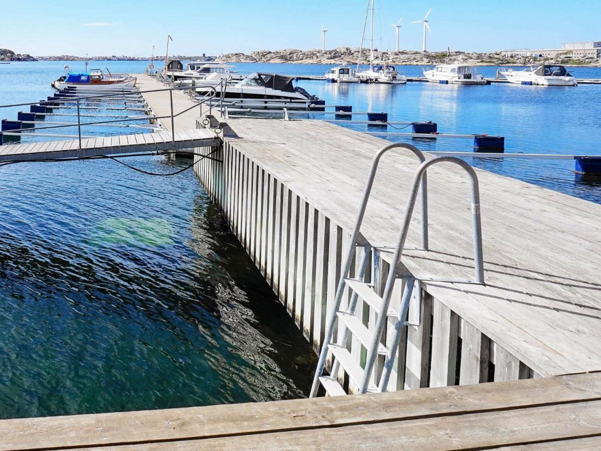 2 Person Holiday Home In R Nn Ng Rönnäng Ruang foto