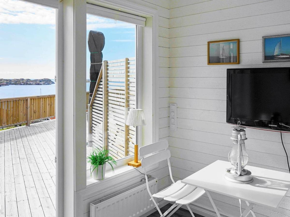 2 Person Holiday Home In R Nn Ng Rönnäng Bagian luar foto