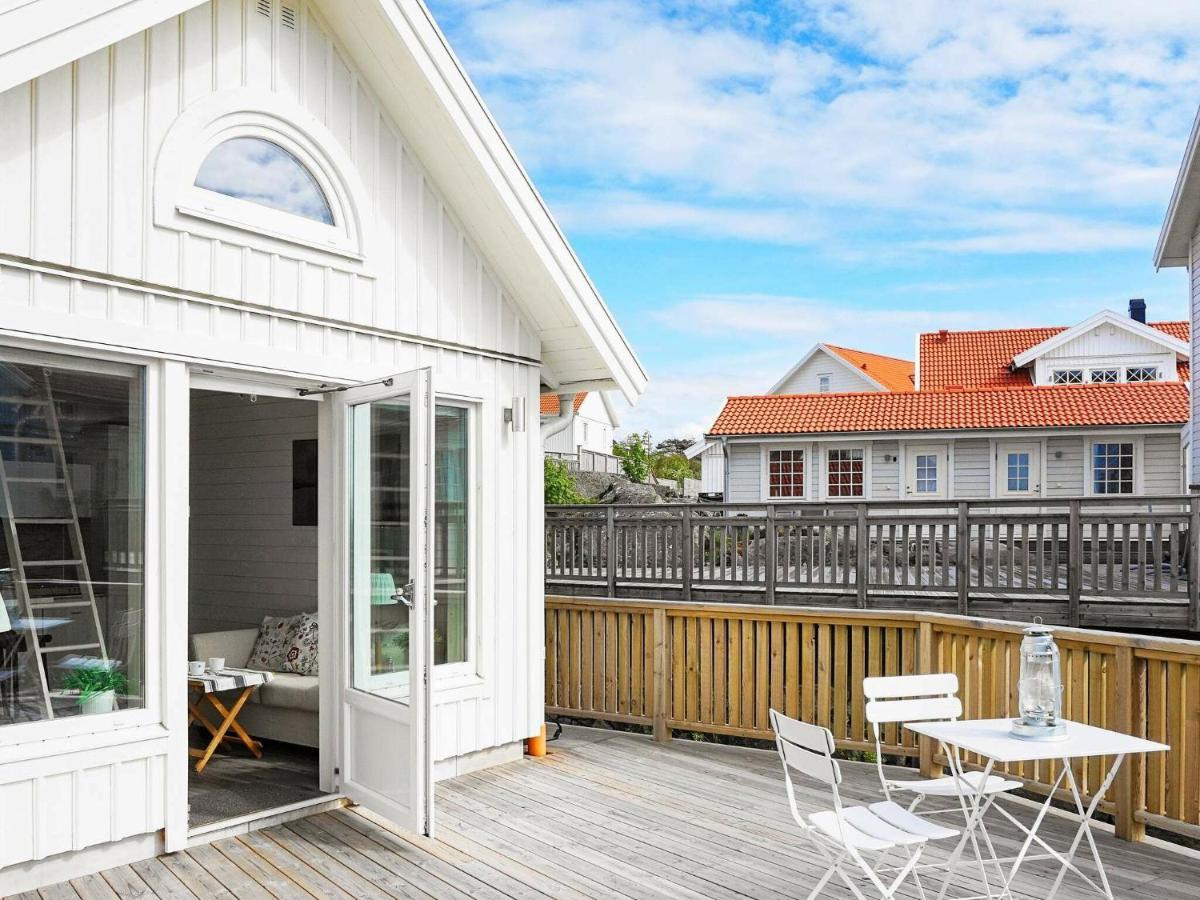 2 Person Holiday Home In R Nn Ng Rönnäng Bagian luar foto